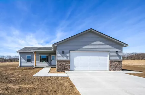 210 Harvest Hills Dr, Woodbine, IA 51579