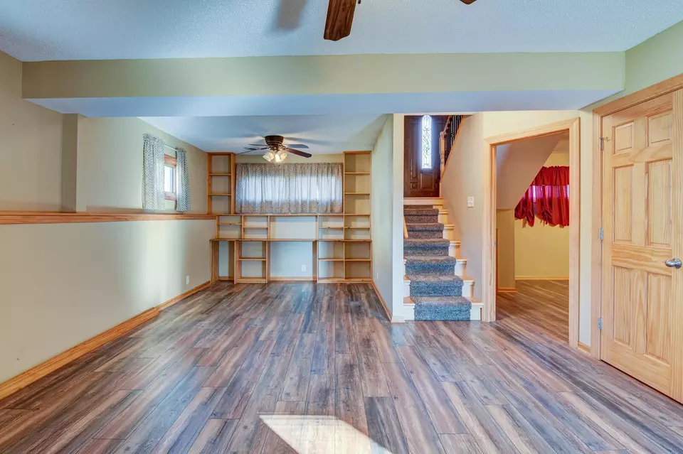 View of 315 W Oak St, Council Bluffs, IA 51503 | MLS# 26-35 | 39 Photos - Movoto