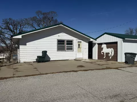 104 N Kearney St, Oakland, IA 51560