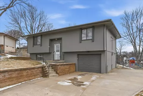 205 Hillsdale Dr, Treynor, IA 51575