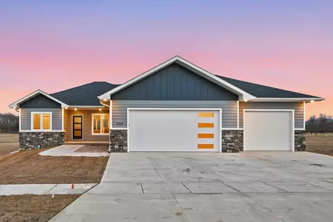 4995 Council Pointe Rd, Council Bluffs, IA 51501