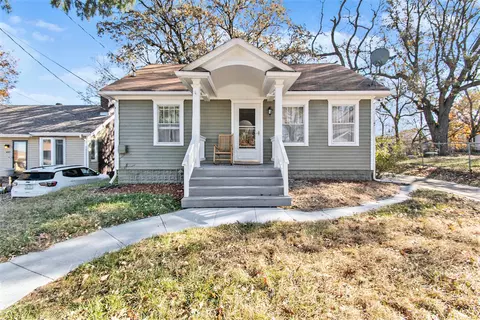 447 Huntington Ave, Council Bluffs, IA 51503