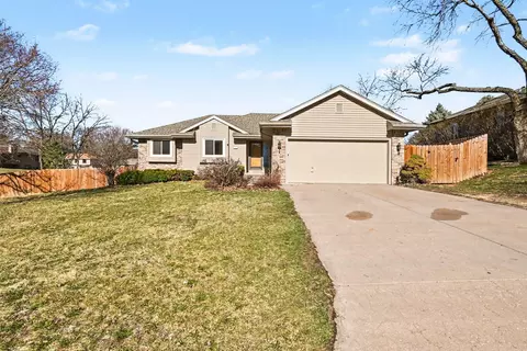 2 Danbury Ct, Council Bluffs, IA 51503