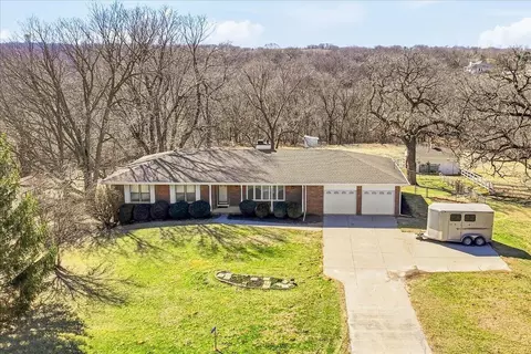 55272 230th St, Glenwood, IA 51534