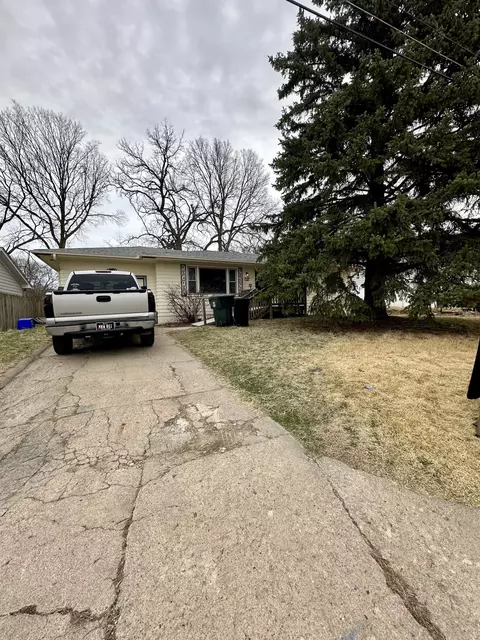 322 N Sierra Dr, Council Bluffs, IA 51503