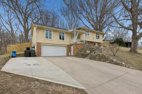 217 Timber Dr, Council Bluffs, IA 51503