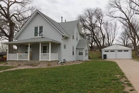 836 Palmer St, Oakland, IA 51560