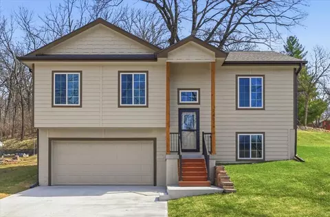 2407 N Broadway St, Council Bluffs, IA 51503