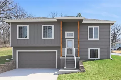 2403 N Broadway St, Council Bluffs, IA 51503