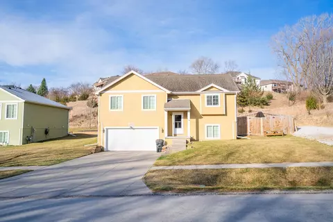 1106 N Linn St # B, Glenwood, IA 51534