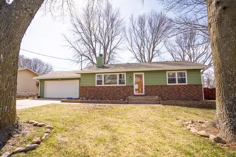 604 Sherwood Dr, Tabor, IA 51653