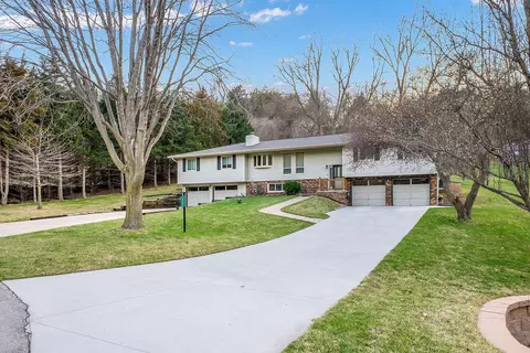 22742 Linden Rd, Crescent, IA 51526