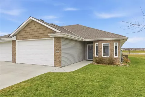 5248 Carriage Rd, Council Bluffs, IA 51501