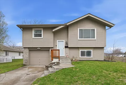2214 S 8th St, Council Bluffs, IA 51501