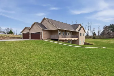 23045 Chamois Cir, Glenwood, IA 51534