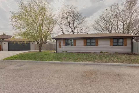 101 Huron Cir, Council Bluffs, IA 51501