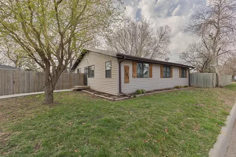 101 Huron Cir, Council Bluffs, IA 51501