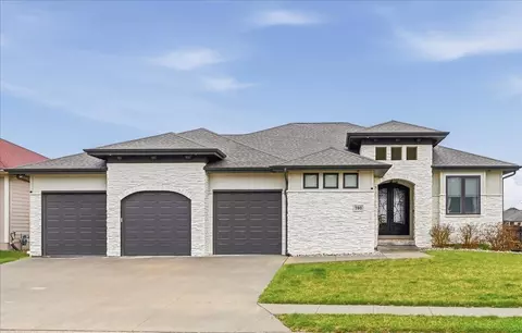 780 Key Cir, Carter Lake, IA 51510