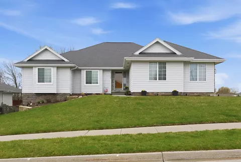 4105 Gladbrook Dr, Council Bluffs, IA 51503