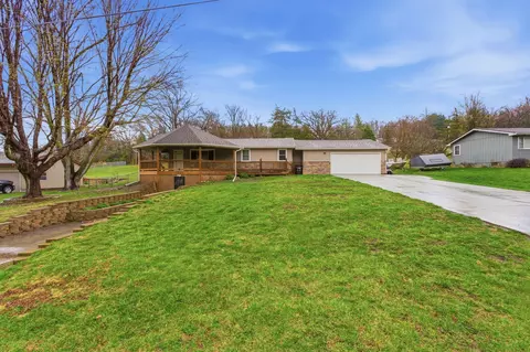 155 Parkwood Dr, Council Bluffs, IA 51503