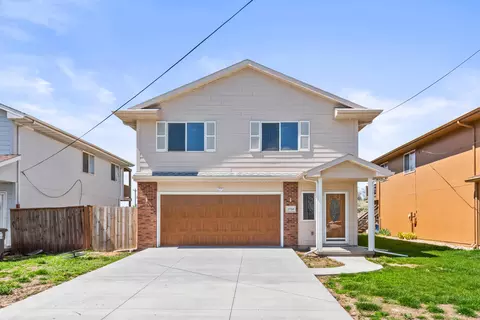 2714 S 17th St, Council Bluffs, IA 51501