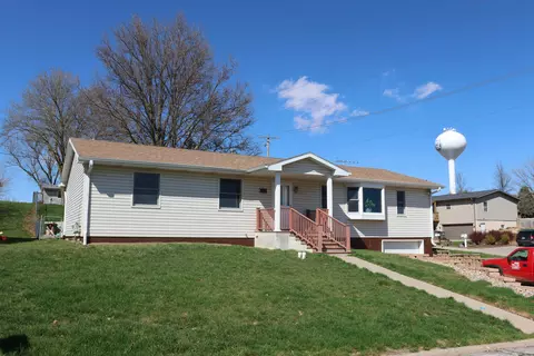 922 S Scenic Dr, Oakland, IA 51560