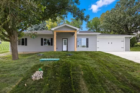 218 Brent Ln, Council Bluffs, IA 51503