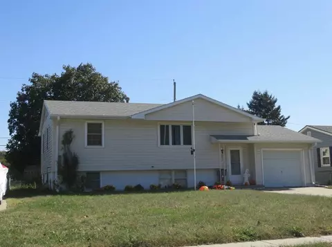 67 Wenwood Cir, Council Bluffs, IA 51503