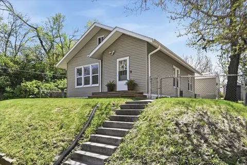 127 E Palmer Ave, Council Bluffs, IA 51503