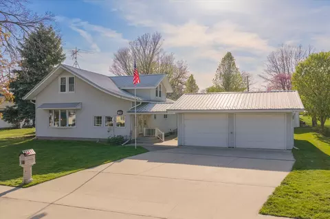 405 Ely St, Woodbine, IA 51579