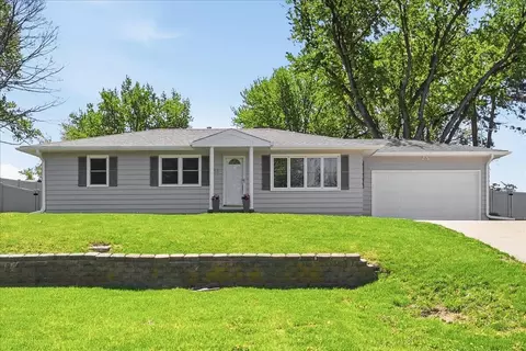 135 Crown Rd, Council Bluffs, IA 51503