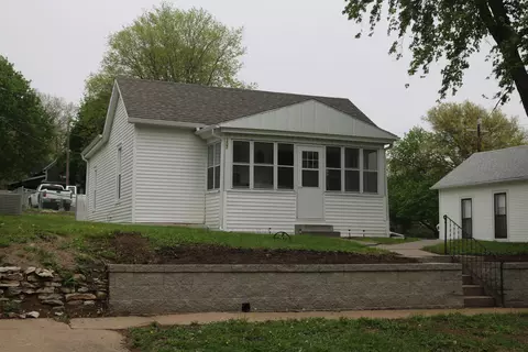 307 E 4th St, Malvern, IA 51551
