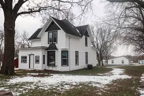 401 Highland St, Walnut, IA 51577