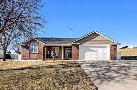 116 Sunset Dr, Underwood, IA 51576