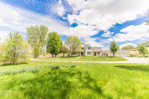 2048 Horse Creek Rd, Sidney, IA 51652