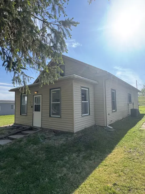 254 S Chestnut St, Avoca, IA 51521