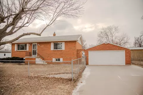 1307 Neptune Dr, Carter Lake, IA 51510