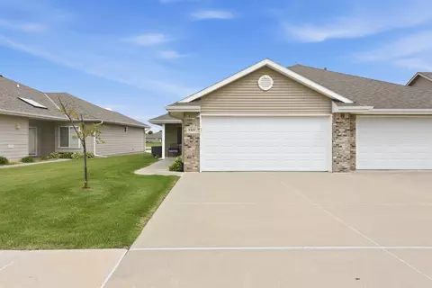 5327 Hardings Landing Rd, Council Bluffs, IA 51501