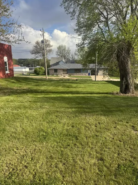 203 W Lyon St, Avoca, IA 51521