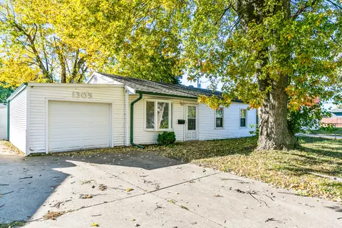 1305 Janbrook Blvd, Carter Lake, IA 51510