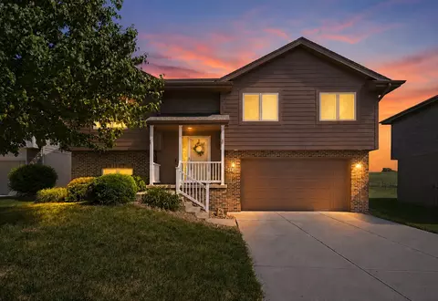4910 Cedarbrook Dr, Council Bluffs, IA 51503