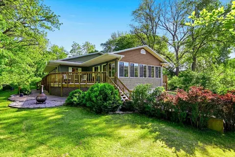 2656 Wa-shaw-tee Rd, Hamburg, IA 51640