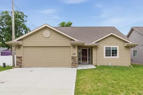 1220 N 29th St, Council Bluffs, IA 51501