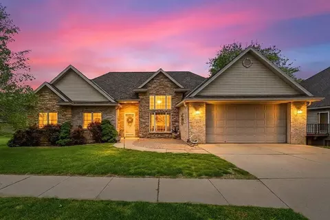 1518 Skyline Dr, Council Bluffs, IA 51503