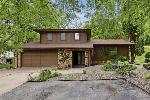 813 College Rd, Council Bluffs, IA 51503