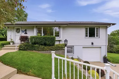 20202 Steven Ln, Council Bluffs, IA 51503