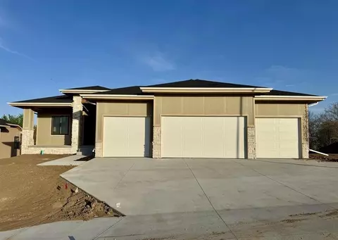 8958 Von St, Papillion, NE 68046