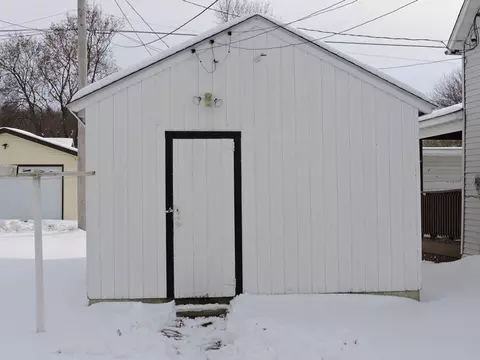 301 E Main St, Decorah, IA 52101 photo 8