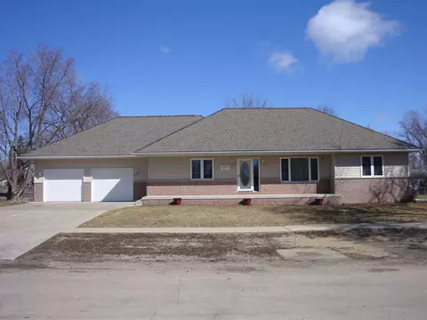 220 E State St, Dike, IA 50624 photo 1