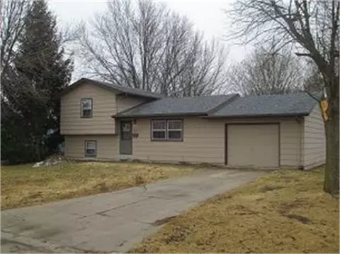 403 E 6th St, Readlyn, IA 50668 photo 1